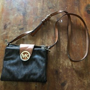 Cross body Michael Kors purse